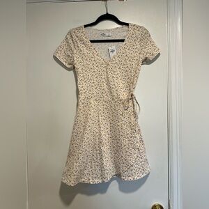 NWT Hollister Sz: Small Orange & White Floral Faux Wrap Vneck Summer Sundress